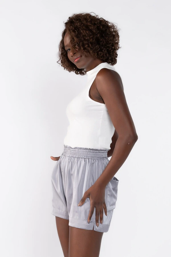 Shorts acetinado com elastico na cintura