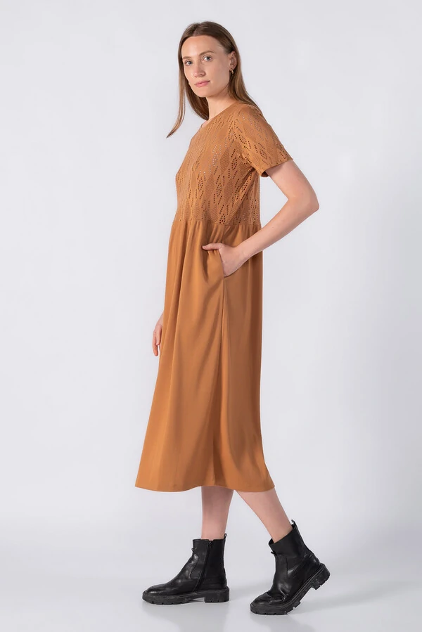 Vestido midi em laise e ribana