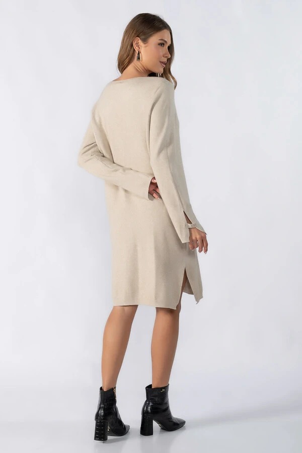 Vestido medio detalhe no punho