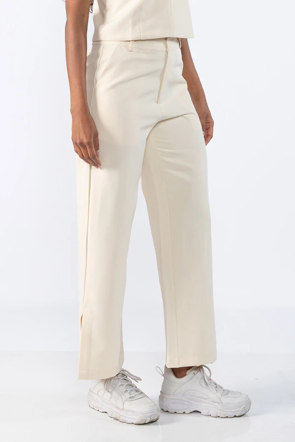 Calça Reta com Fenda Lateral
