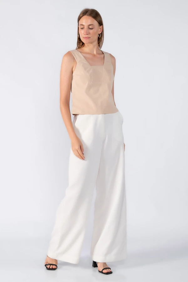 Blusa regata em alfaiataria acinturada