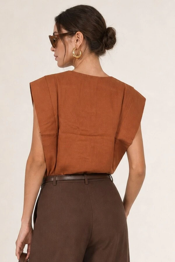 Blusa alfaiataria decote v com pala