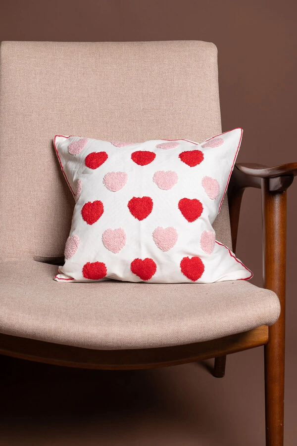 Capa de almofada coracão bordado