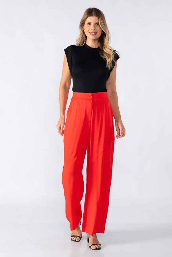 Calca pantalona com detalhes em recortes