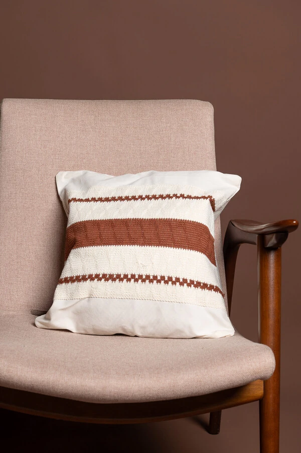 Capa de almofada detalhe em croche