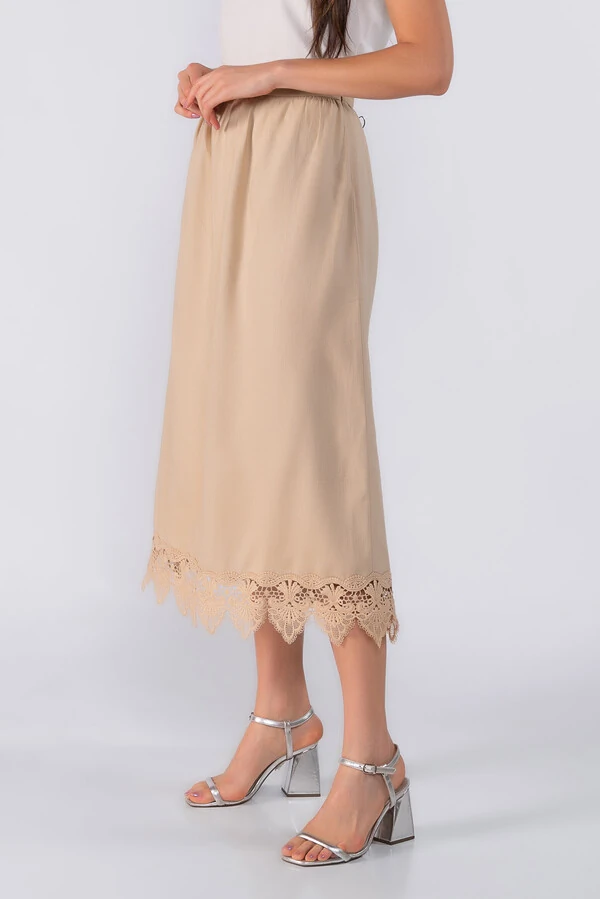 Saia midi com renda na barra