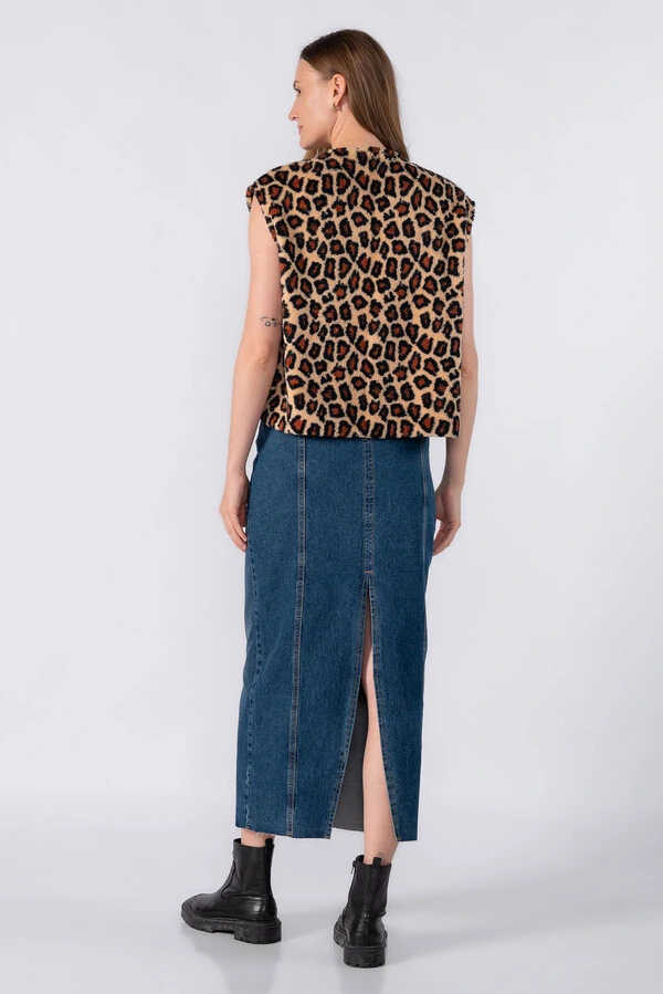 Colete pelucia animal print com bolsos