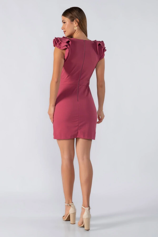 Vestido curto manga com recortes