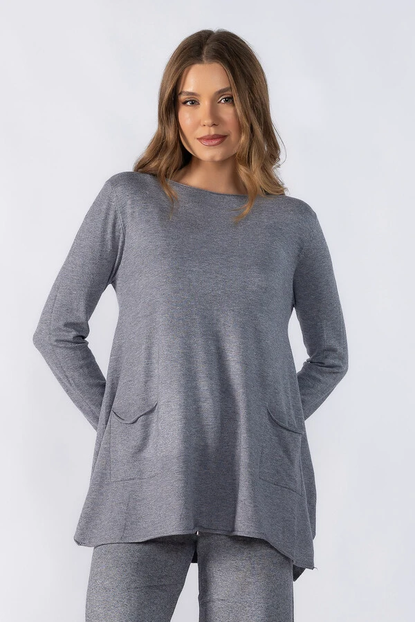 Blusa sueter basico amplo com bolsos