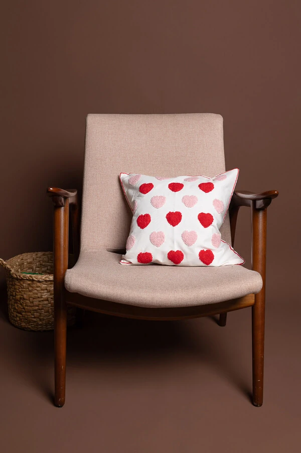 Capa de almofada coracão bordado