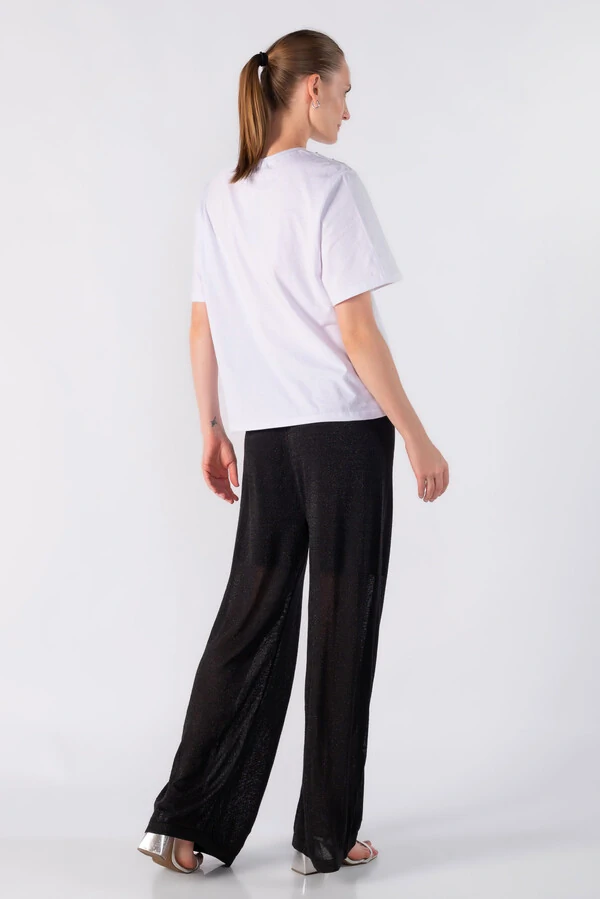 Blusa em algodao com aplicacoes em strass