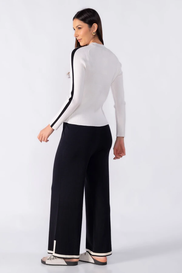 Blusa canelada faixa lateral na manga
