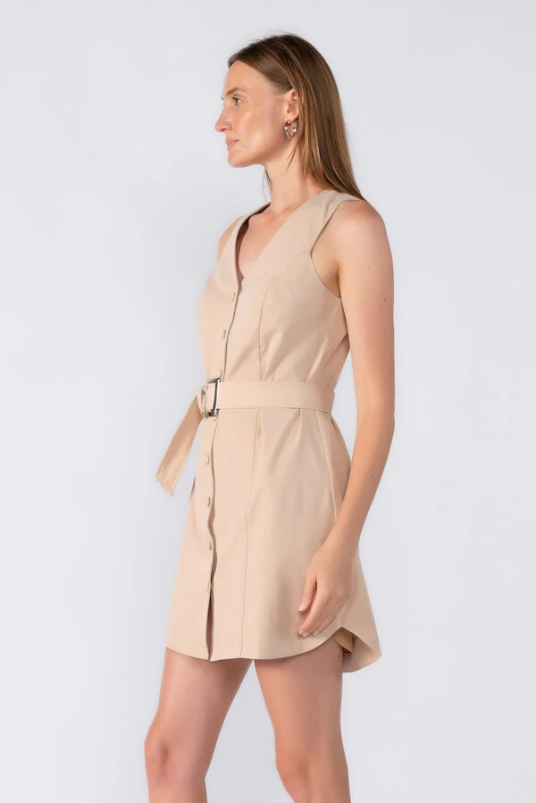 Vestido curto em alfaiataria acinturado