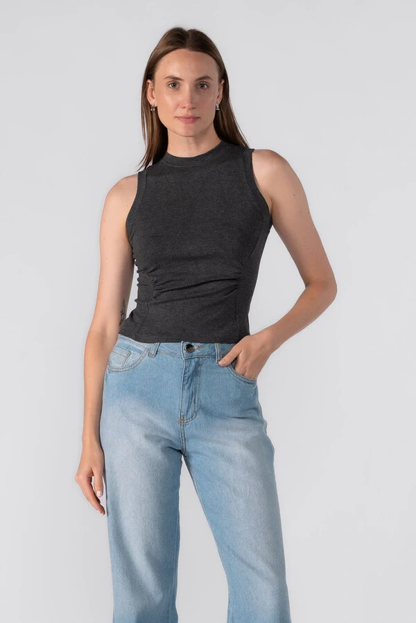 Regata raglan com detalhe acinturado