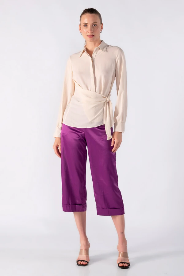 Camisa em crepe com amarracao