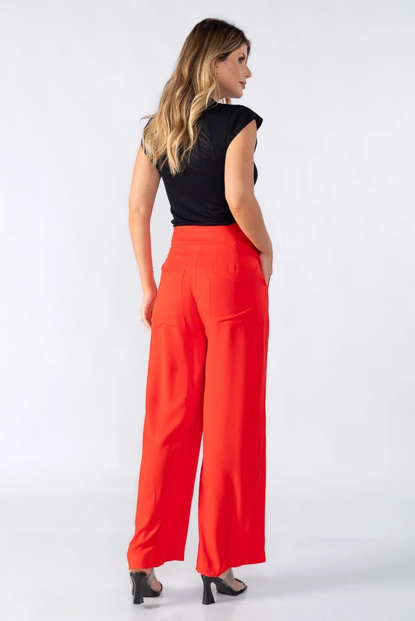 Calca pantalona com detalhes em recortes