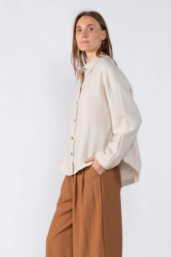 Jaqueta ampla com botoes organicos