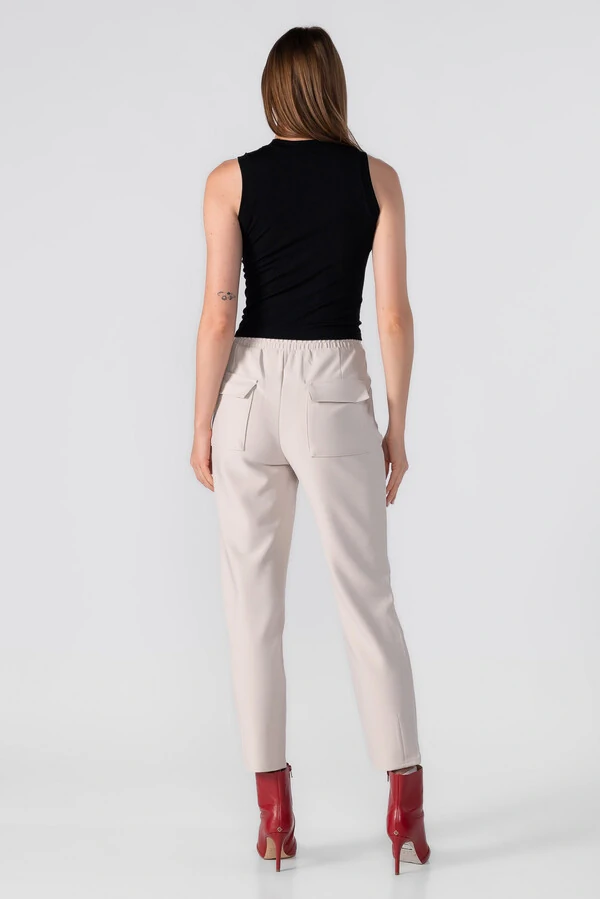 Regata raglan com detalhe acinturado