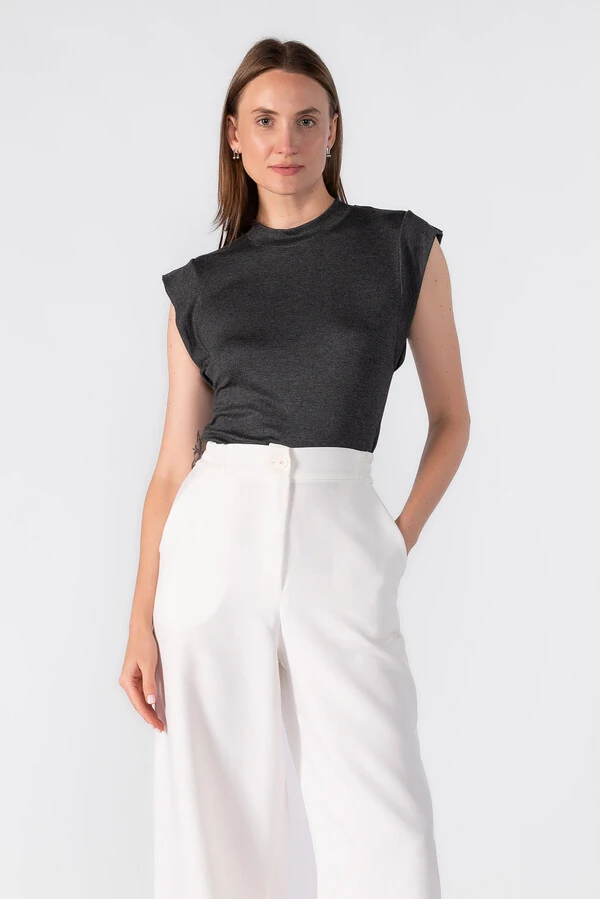 Blusa malha basica manga cavada