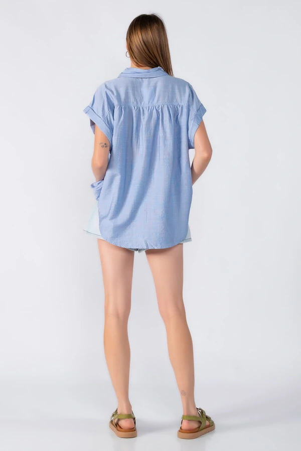 Camisa ampla barra dobrada