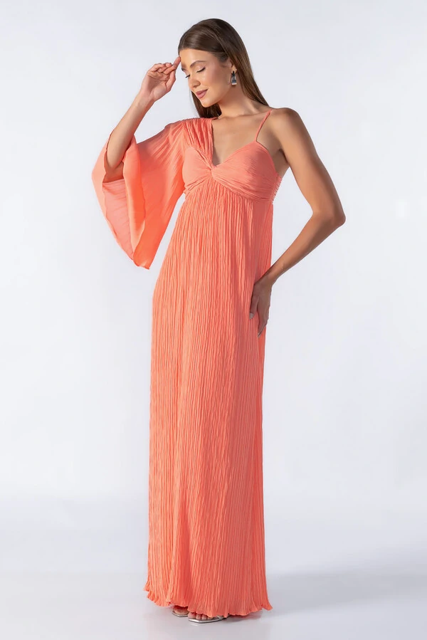 Vestido longo plissado manga nula