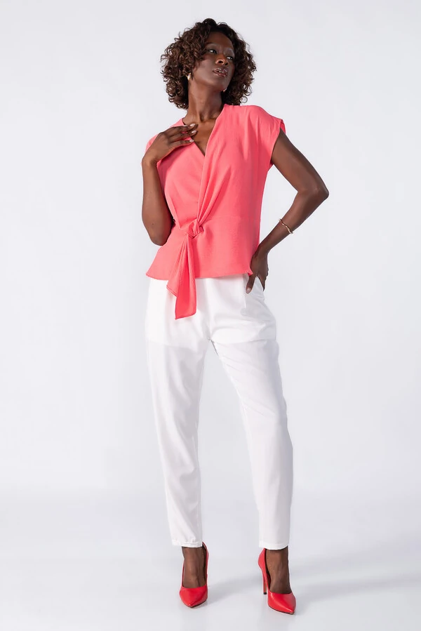 Blusa com transpasse e decote em V