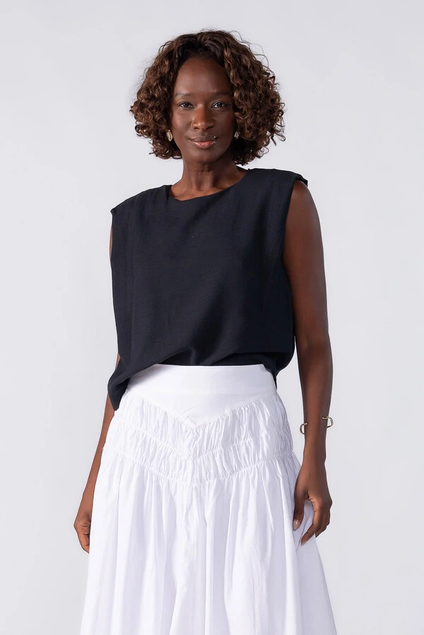 Blusa de alfaiataria com ombreiras