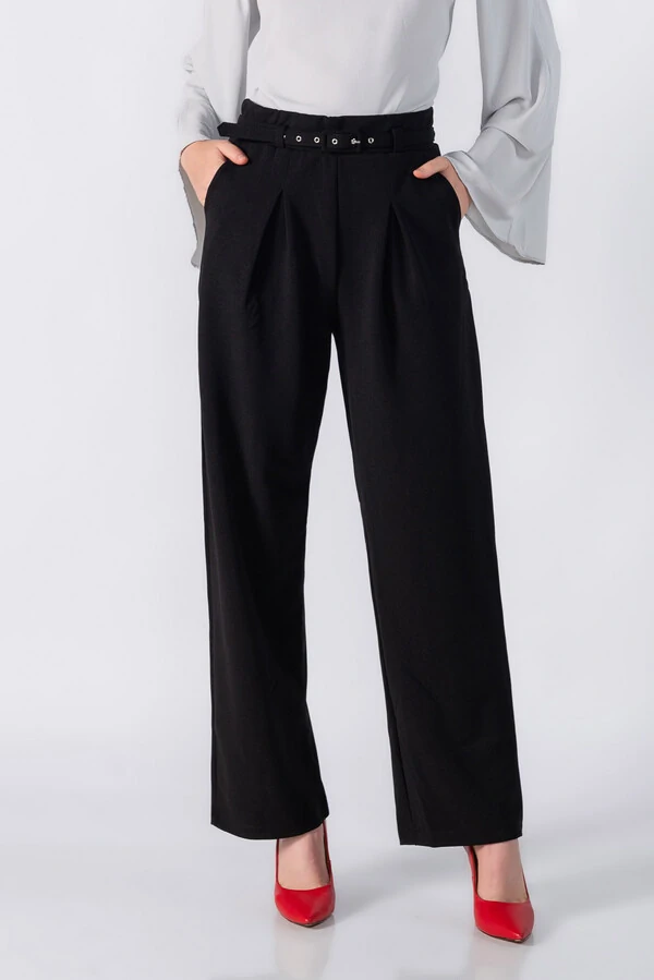 Calca pantalona em crepe com pregas