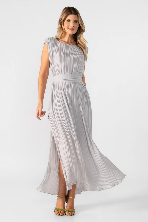 Vestido midi plissado com ombreiras
