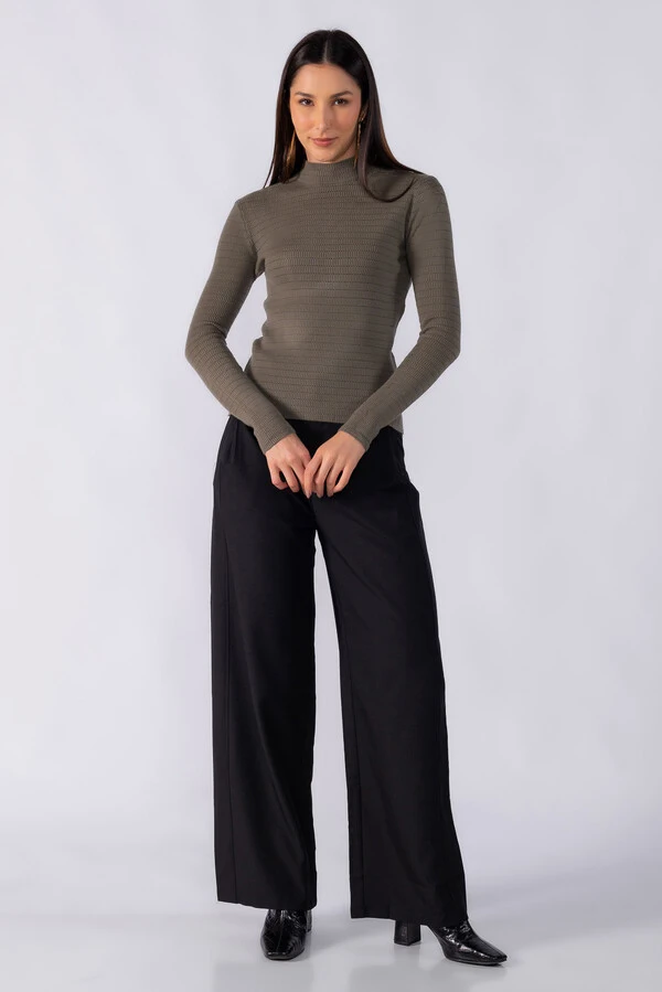 Blusa texturizada gola alta