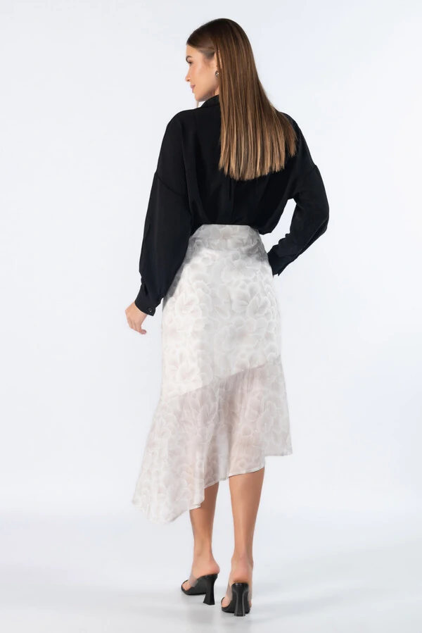 Saia midi estampada assimetrica