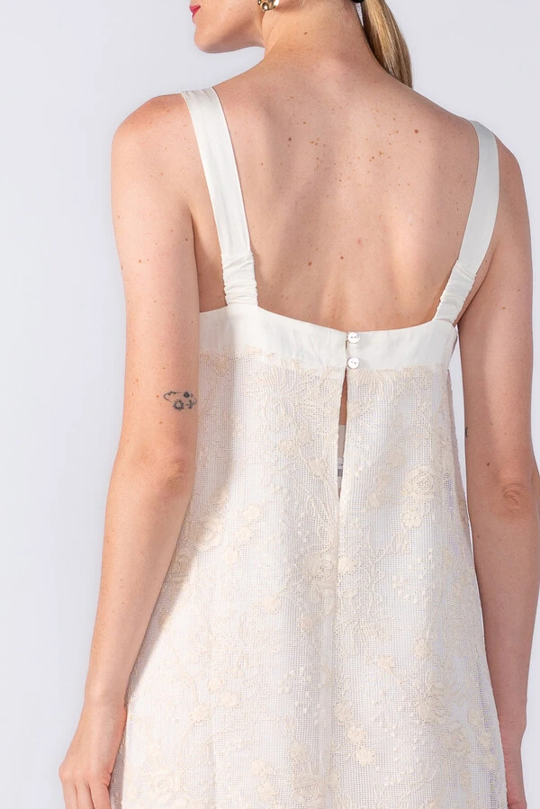 VESTIDO MIDI BORDADO FENDA TRASEIRA
