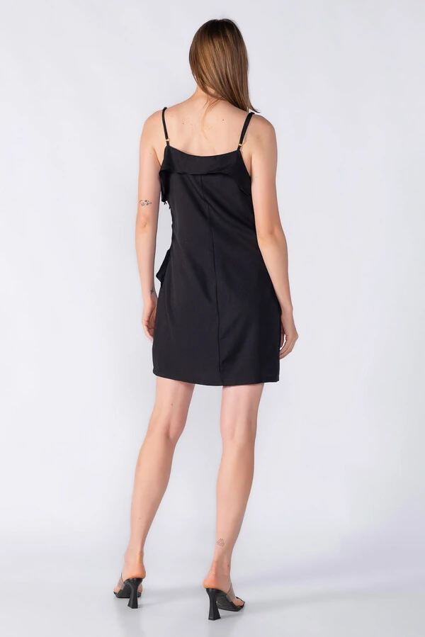 Vestido curto com babado no busto