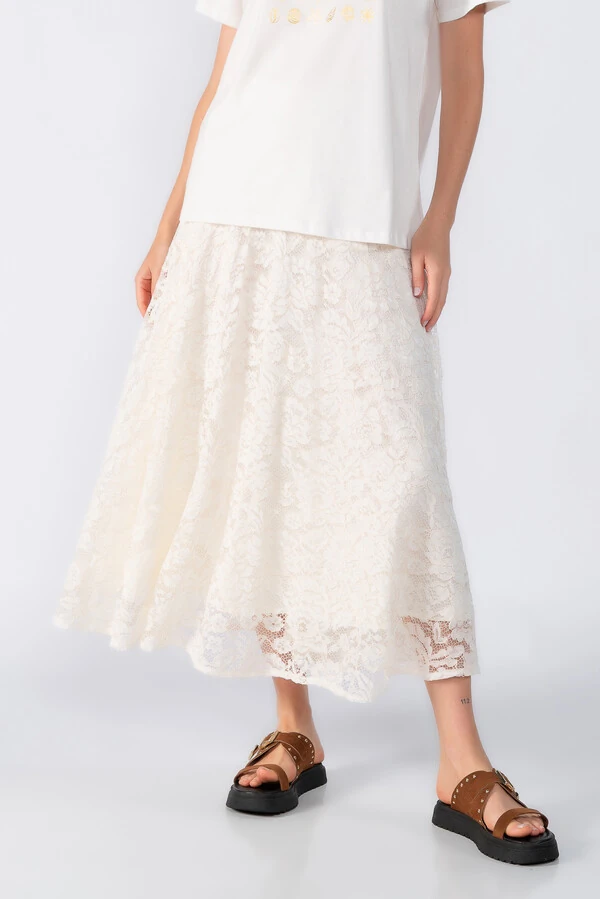 Saia midi evase em renda