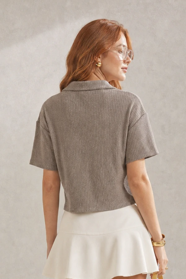 Blusa polo canelada