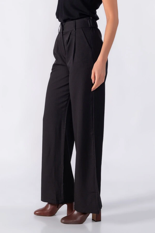 Calca pantalona classica com elastico na cintura