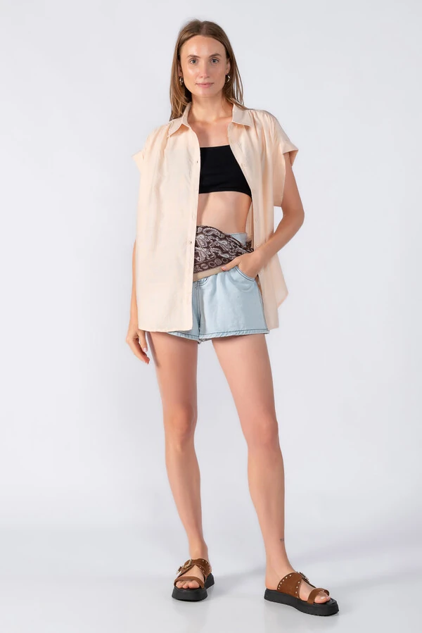 Camisa ampla barra dobrada