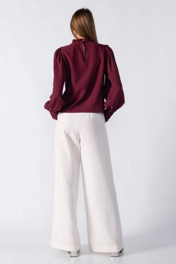 Blusa com babado e manga bufante