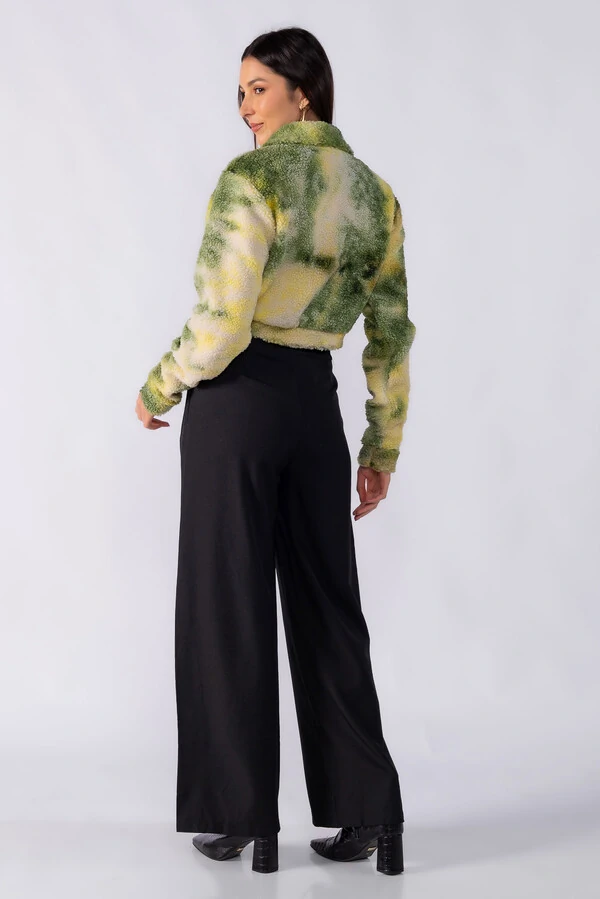 Jaqueta cropped teddy com botoes