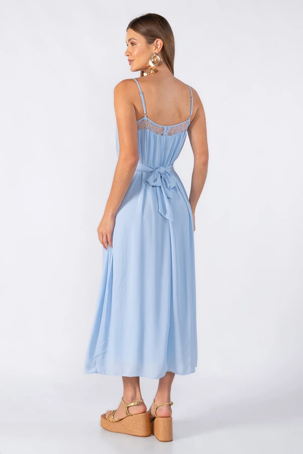 Vestido midi com detalhe em renda