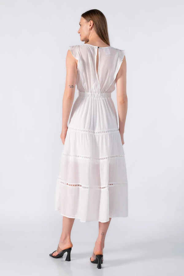 Vestido longo com detalhes em guippir