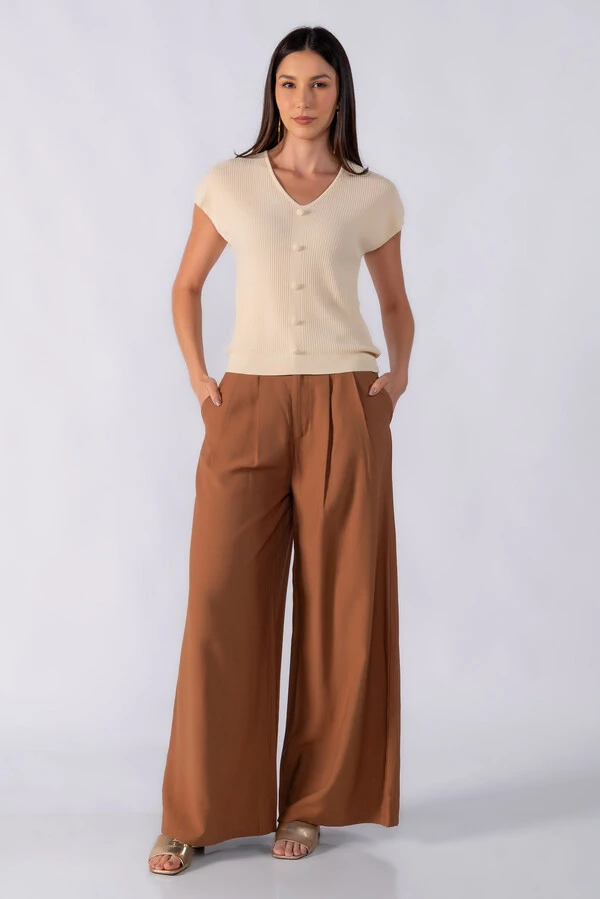 Blusa fluida canelada botões forrados