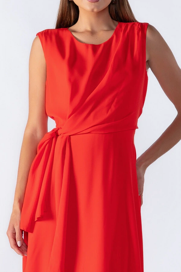 Vestido longo com amarracao na cintura