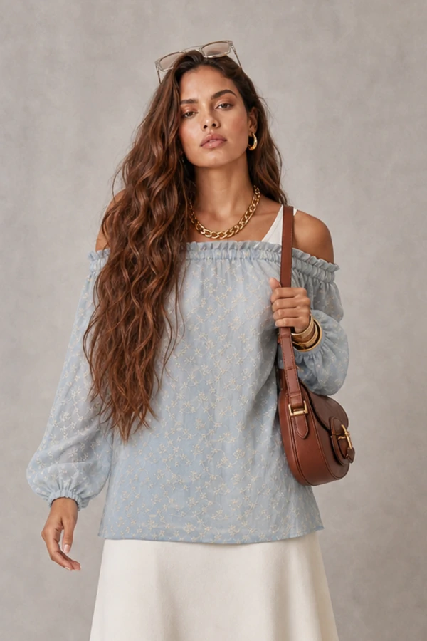Blusa renda trabalhada ombro a ombro