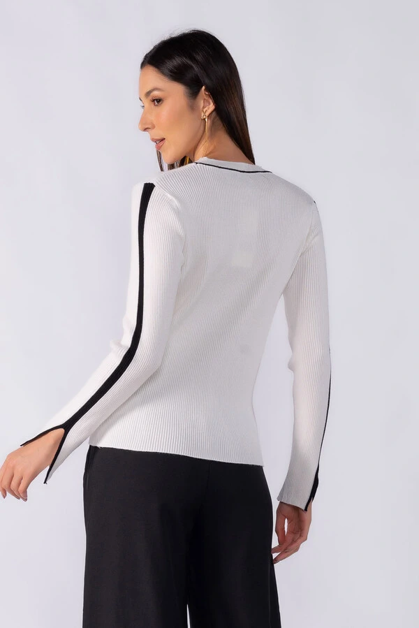 Blusa canelada com listra lateral da manga e gola