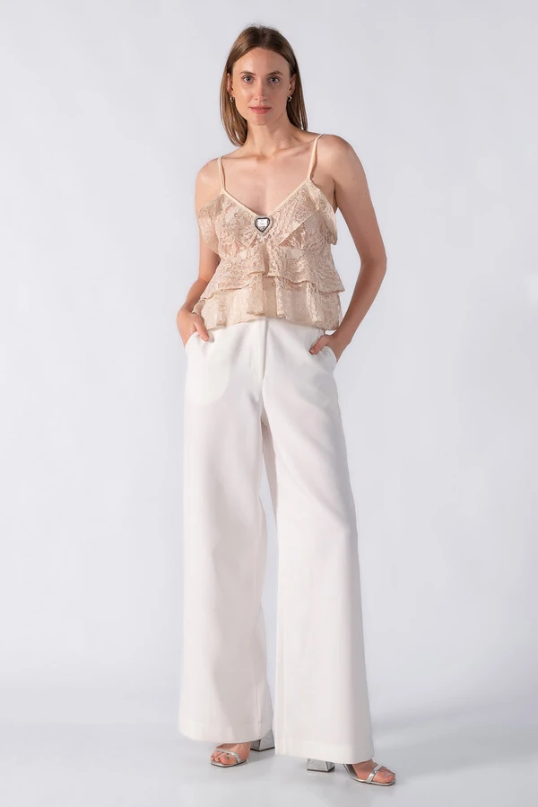 Blusa em renda com babados e alça fina