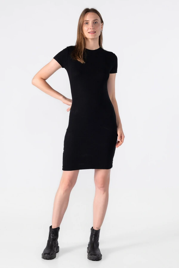 Vestido canelado manga curta