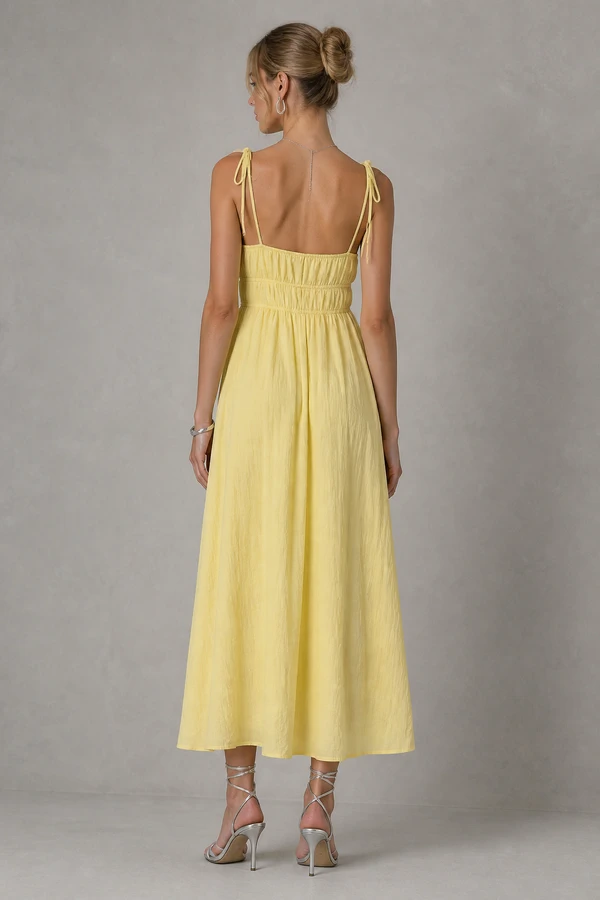 Vestido midi elástico na cintura e alças