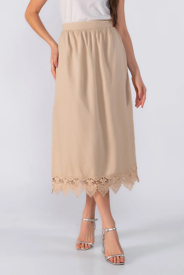 Saia midi com renda na barra