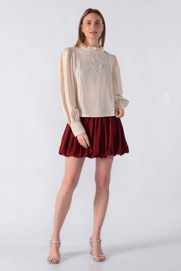 Blusa com babado e manga bufante